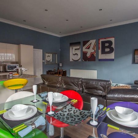 Most Central Luxury Apartment - Sleeps 4 & Free Parking! Chester Luaran gambar
