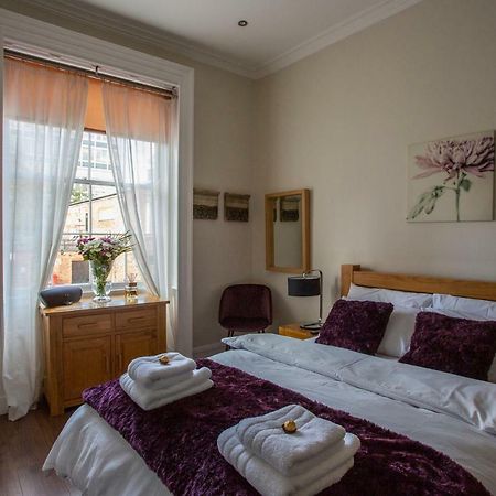 Most Central Luxury Apartment - Sleeps 4 & Free Parking! Chester Luaran gambar