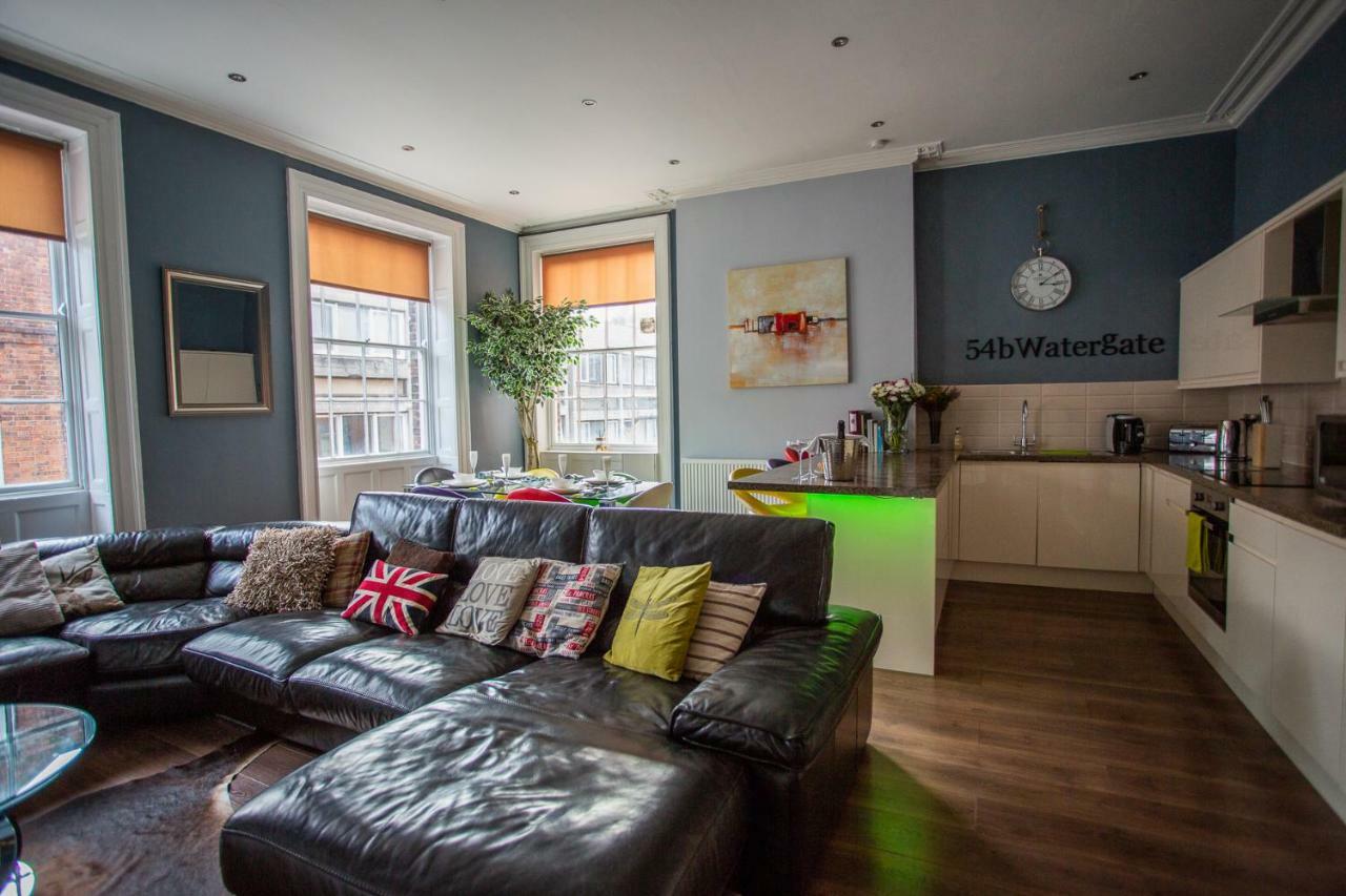 Most Central Luxury Apartment - Sleeps 4 & Free Parking! Chester Luaran gambar