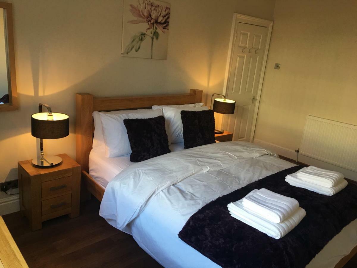 Most Central Luxury Apartment - Sleeps 4 & Free Parking! Chester Luaran gambar