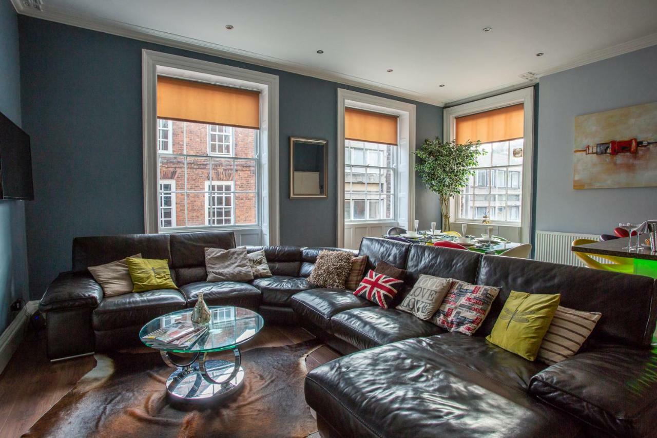 Most Central Luxury Apartment - Sleeps 4 & Free Parking! Chester Luaran gambar