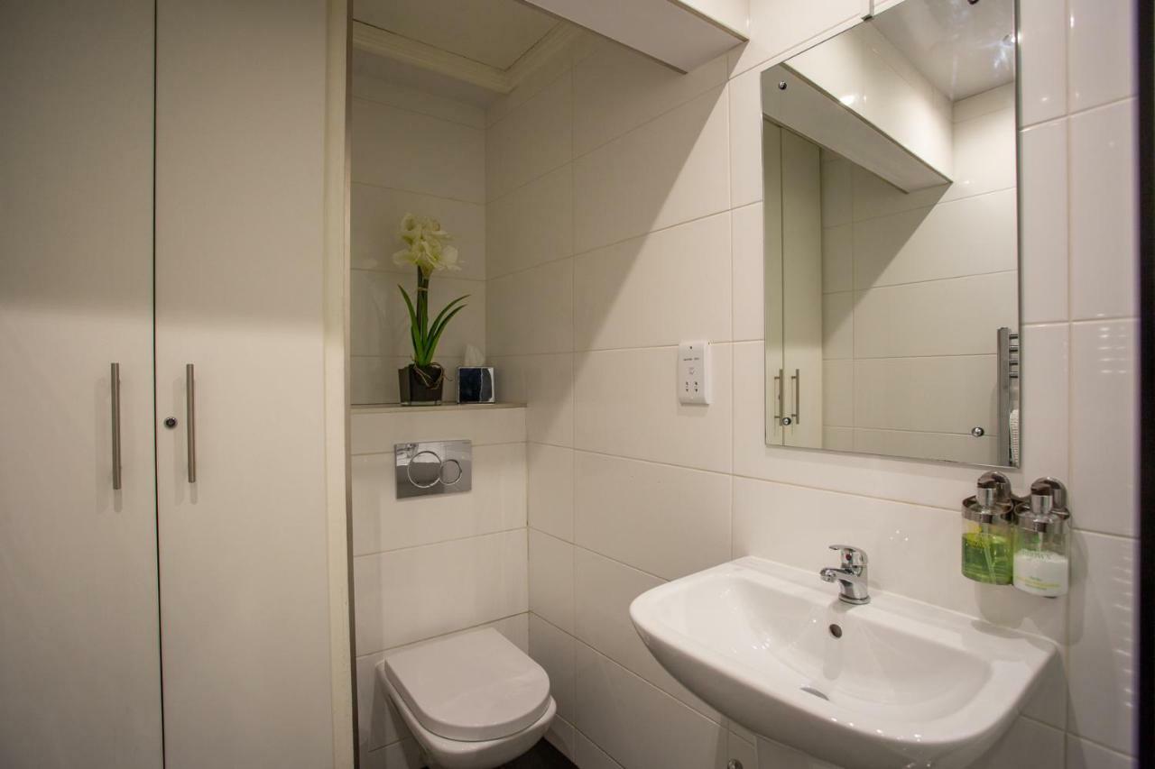 Most Central Luxury Apartment - Sleeps 4 & Free Parking! Chester Luaran gambar