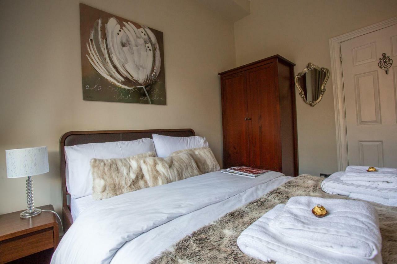 Most Central Luxury Apartment - Sleeps 4 & Free Parking! Chester Luaran gambar